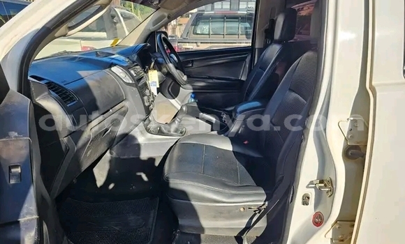 Buy Used Isuzu D–MAX White Car in Changamwe in Coast Buy Used Isuzu D–MAX White Car in Changamwe in Coast