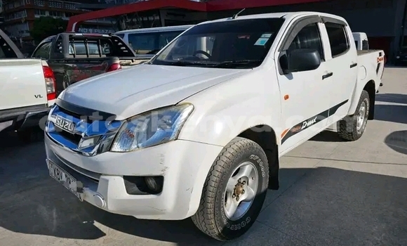 Buy Used Isuzu D–MAX White Car in Changamwe in Coast Buy Used Isuzu D–MAX White Car in Changamwe in Coast