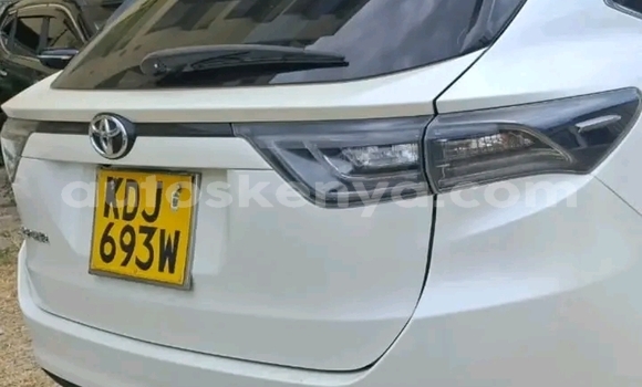 Nunua Ilio tumika Toyota Harrier Nyeupe Gari ndani ya Changamwe nchini Pwani