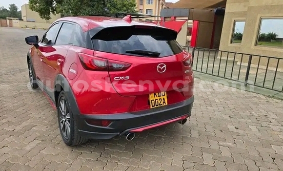 Oofamaa Mazda CX-3 Red Makiinaa iti Habaswein keessatti Northeast Kenya keessatti