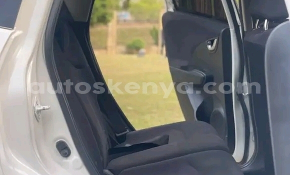 Oofamaa Honda Fit White Makiinaa iti Bute keessatti Northeast Kenya keessatti Oofamaa Honda Fit White Makiinaa iti Bute keessatti Northeast Kenya keessatti