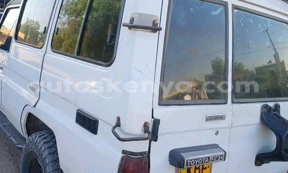 Buy Used Toyota Land Cruiser White Car in Nairobi in Nairobi Buy Used Toyota Land Cruiser White Car in Nairobi in Nairobi