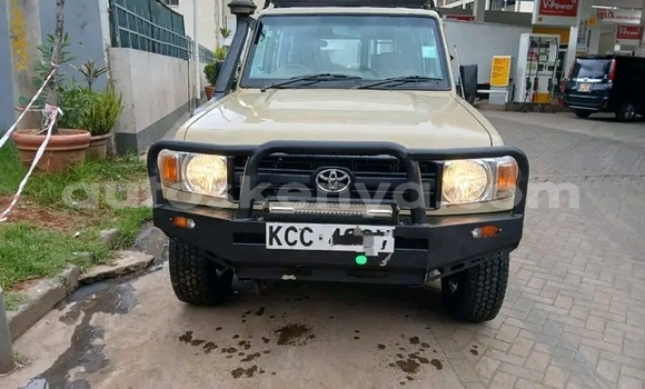 Buy Used Toyota Land Cruiser White Car in Nairobi in Nairobi Buy Used Toyota Land Cruiser White Car in Nairobi in Nairobi