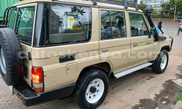 Buy Used Toyota Land Cruiser White Car in Nairobi in Nairobi Buy Used Toyota Land Cruiser White Car in Nairobi in Nairobi