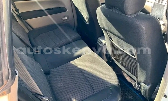 Nunua Ilio tumika Subaru Forester Nyeupe Gari ndani ya Bute nchini Kaskazini Mashariki mwa Kenya