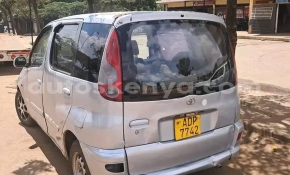 Oofamaa Toyota FunCargo Other Makiinaa iti Mado Gashi keessatti Eastern keessatti