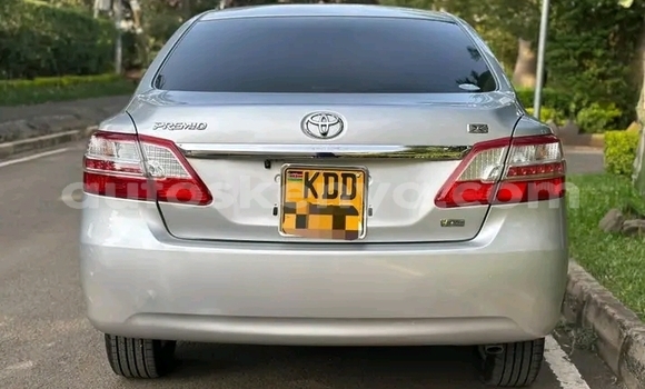 Oofamaa Toyota Premio White Makiinaa iti Bomet keessatti Rift Valley keessatti