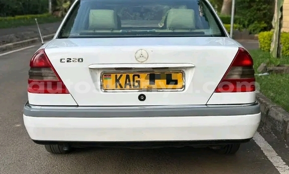 Buy Used Mercedes-Benz E200 White Car in Nairobi in Nairobi Buy Used Mercedes-Benz E200 White Car in Nairobi in Nairobi