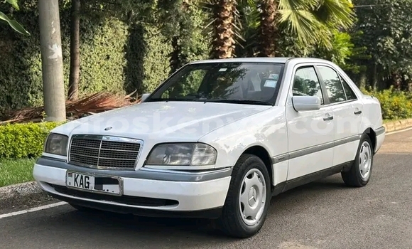 Buy Used Mercedes-Benz E200 White Car in Nairobi in Nairobi Buy Used Mercedes-Benz E200 White Car in Nairobi in Nairobi