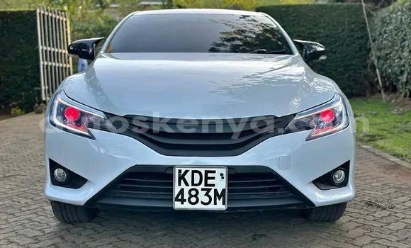 Oofamaa Toyota Mark X White Makiinaa iti Machakos keessatti Nairobi keessatti