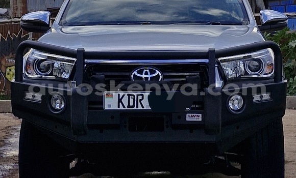 Nunua Imported Toyota Hiluxe Revo Fedha Gari ndani ya Narok nchini Bonde la Ufafanuzi