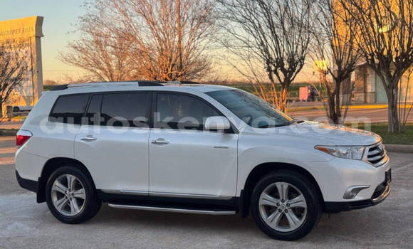 Buy Used Toyota Highlander White Car in Mombasa in Coastal Kenya Buy Used Toyota Highlander White Car in Mombasa in Coastal Kenya