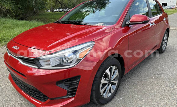 Oofamaa Kia Rio Red Makiinaa iti Nairobi keessatti Nairobi keessatti