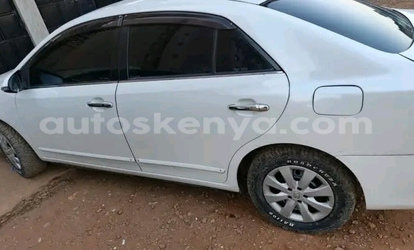 Oofamaa Toyota Premio White Makiinaa iti Bute keessatti Northeast Kenya keessatti