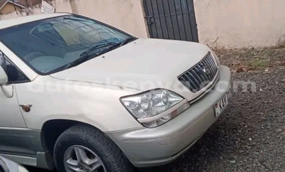 Buy Used Toyota Harrier White Car in Garsen in Coast Buy Used Toyota Harrier White Car in Garsen in Coast