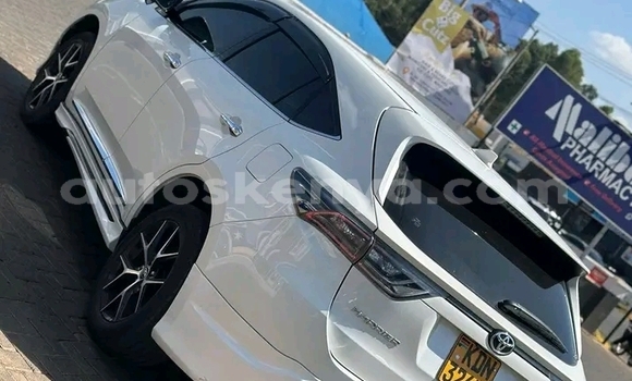 Buy Used Toyota Harrier White Car in Bute in Northeast Kenya Buy Used Toyota Harrier White Car in Bute in Northeast Kenya
