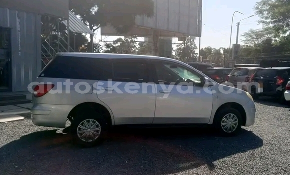 Nunua Ilio tumika Nissan Almera Nyeupe Gari ndani ya Embu nchini Mashariki ya Kenya