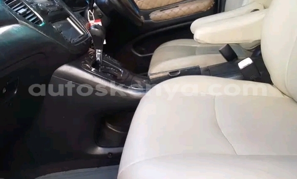 Oofamaa Toyota Kluger Other Makiinaa iti Bute keessatti Northeast Kenya keessatti