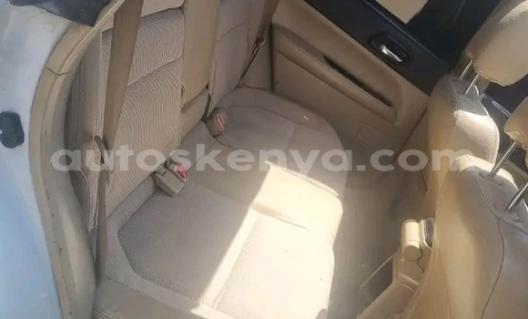 Nunua Ilio tumika Subaru Forester Nyeupe Gari ndani ya Bute nchini Kaskazini Mashariki mwa Kenya