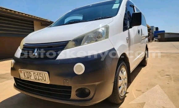 Buy Used Mitsubishi Delica White Car in Bute in Northeast Kenya Buy Used Mitsubishi Delica White Car in Bute in Northeast Kenya