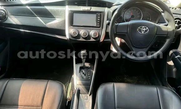 Oofamaa Toyota Fielder White Makiinaa iti Bute keessatti Northeast Kenya keessatti Oofamaa Toyota Fielder White Makiinaa iti Bute keessatti Northeast Kenya keessatti