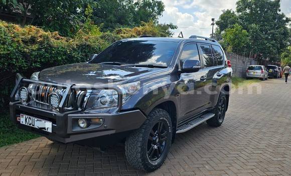Oofamaa Toyota Prado Black Makiinaa iti Nairobi keessatti Nairobi keessatti