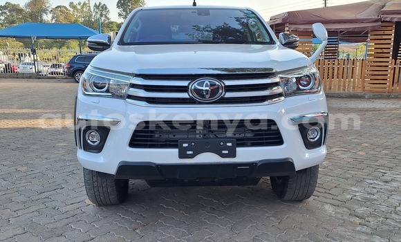 Oofamaa Toyota Hilux White Makiinaa iti Nairobi keessatti Nairobi keessatti Oofamaa Toyota Hilux White Makiinaa iti Nairobi keessatti Nairobi keessatti