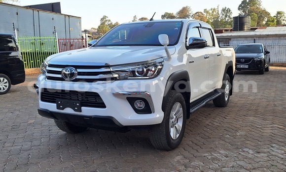 Oofamaa Toyota Hilux White Makiinaa iti Nairobi keessatti Nairobi keessatti Oofamaa Toyota Hilux White Makiinaa iti Nairobi keessatti Nairobi keessatti