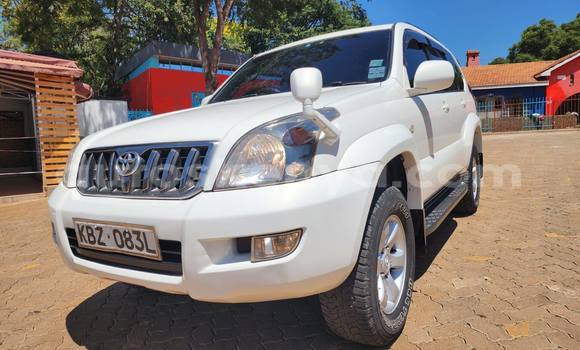 Oofamaa Toyota Prado White Makiinaa iti Nairobi keessatti Nairobi keessatti Oofamaa Toyota Prado White Makiinaa iti Nairobi keessatti Nairobi keessatti