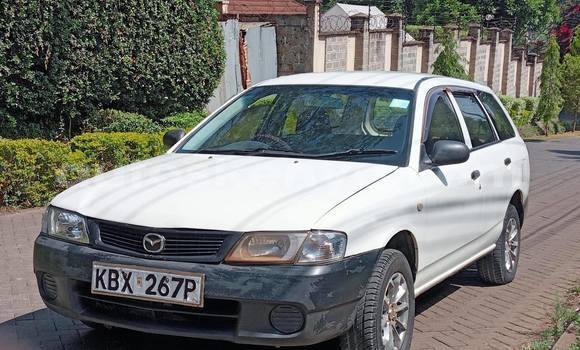 Oofamaa Nissan AD White Makiinaa iti Nairobi keessatti Nairobi keessatti