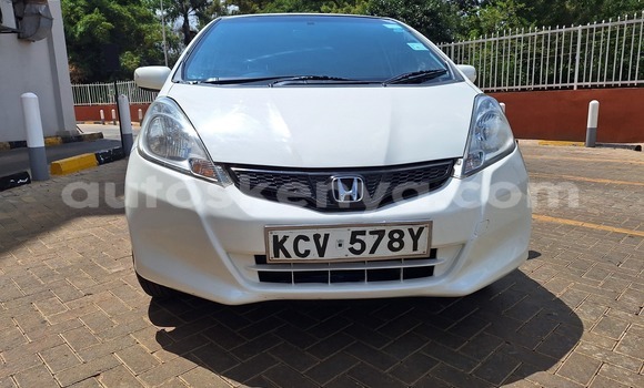 Buy Used Honda Fit White Car in Nairobi in Nairobi
