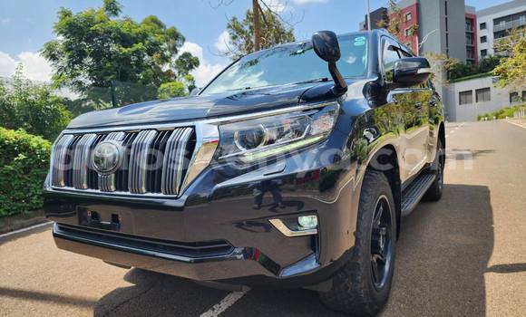 Nunua Ilio tumika Toyota Harrier Nyeusi Gari ndani ya Nairobi nchini Nairobi