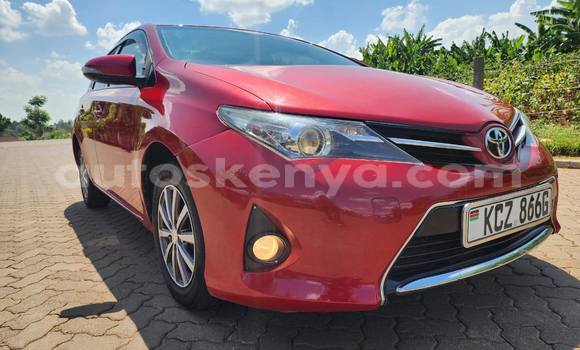 Oofamaa Toyota Auris Red Makiinaa iti Nairobi keessatti Nairobi keessatti