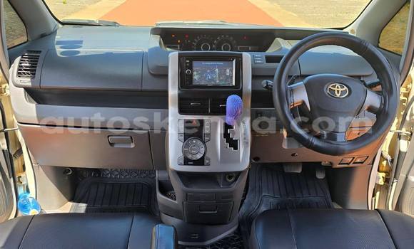 Oofamaa Toyota Voxy White Makiinaa iti Nairobi keessatti Nairobi keessatti Oofamaa Toyota Voxy White Makiinaa iti Nairobi keessatti Nairobi keessatti