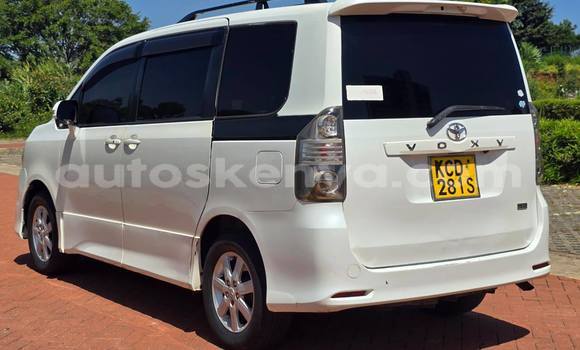 Oofamaa Toyota Voxy White Makiinaa iti Nairobi keessatti Nairobi keessatti Oofamaa Toyota Voxy White Makiinaa iti Nairobi keessatti Nairobi keessatti