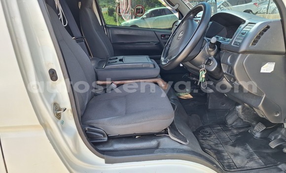 Oofamaa Toyota Hiace White Makiinaa iti Nairobi keessatti Nairobi keessatti Oofamaa Toyota Hiace White Makiinaa iti Nairobi keessatti Nairobi keessatti