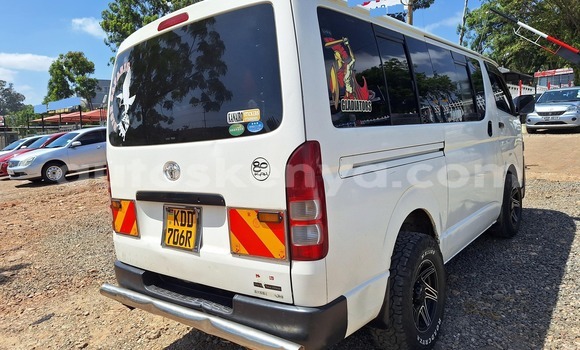 Oofamaa Toyota Hiace White Makiinaa iti Nairobi keessatti Nairobi keessatti Oofamaa Toyota Hiace White Makiinaa iti Nairobi keessatti Nairobi keessatti
