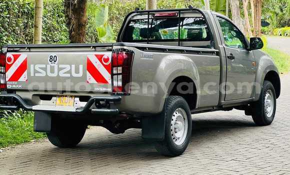 Nunua Ilio tumika Isuzu D–MAX Fedha Gari ndani ya Machakos nchini Mashariki ya Kenya Nunua Ilio tumika Isuzu D–MAX Fedha Gari ndani ya Machakos nchini Mashariki ya Kenya