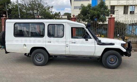 Buy Used Toyota Land Cruiser White Car in Machakos in Nairobi Buy Used Toyota Land Cruiser White Car in Machakos in Nairobi