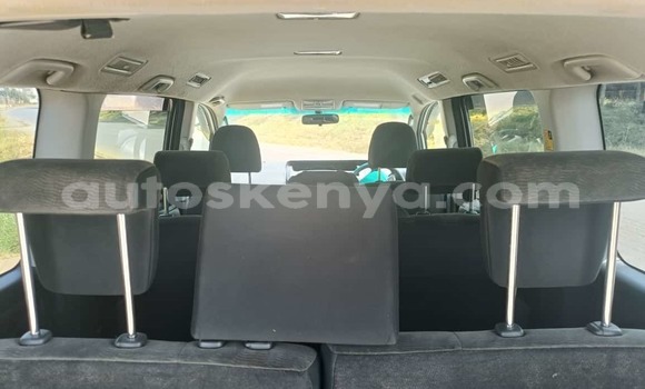 Nunua Ilio tumika Toyota Voxy Fedha Gari ndani ya Nairobi nchini Nairobi Nunua Ilio tumika Toyota Voxy Fedha Gari ndani ya Nairobi nchini Nairobi