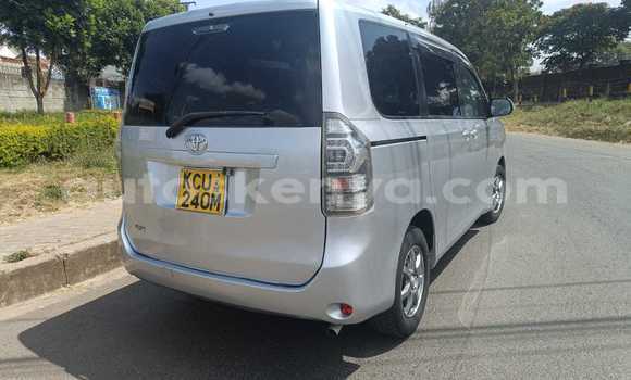 Nunua Ilio tumika Toyota Voxy Fedha Gari ndani ya Nairobi nchini Nairobi Nunua Ilio tumika Toyota Voxy Fedha Gari ndani ya Nairobi nchini Nairobi