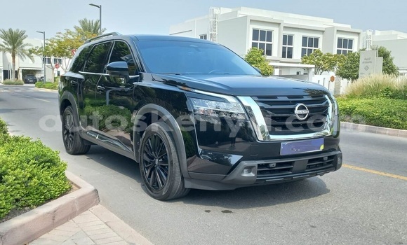 Oofamaa Nissan Pathfinder Black Makiinaa iti Mombasa keessatti Coastal Kenya keessatti Oofamaa Nissan Pathfinder Black Makiinaa iti Mombasa keessatti Coastal Kenya keessatti