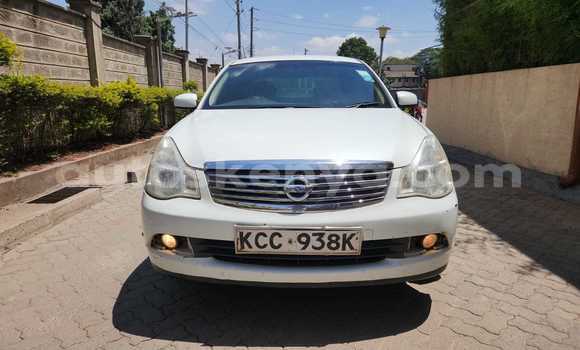 Oofamaa Nissan Sylphy White Makiinaa iti Nairobi keessatti Nairobi keessatti