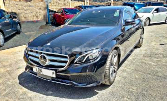 Nunua Ilio tumika Mercedes-Benz E200 Nyeusi Gari ndani ya Nairobi nchini Nairobi
