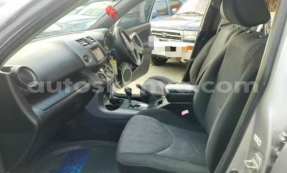 Nunua Ilio tumika Toyota RAV4 Nyeupe Gari ndani ya Nairobi nchini Nairobi Nunua Ilio tumika Toyota RAV4 Nyeupe Gari ndani ya Nairobi nchini Nairobi