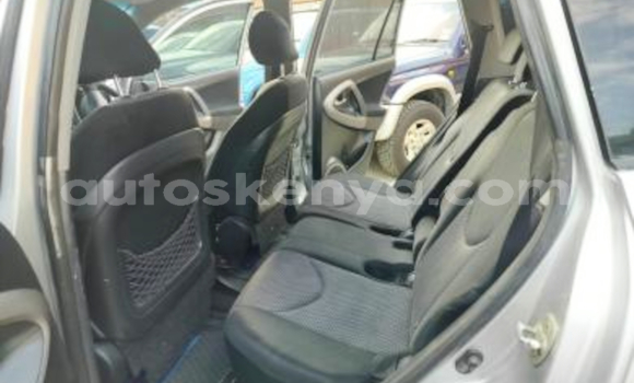 Nunua Ilio tumika Toyota RAV4 Nyeupe Gari ndani ya Nairobi nchini Nairobi Nunua Ilio tumika Toyota RAV4 Nyeupe Gari ndani ya Nairobi nchini Nairobi