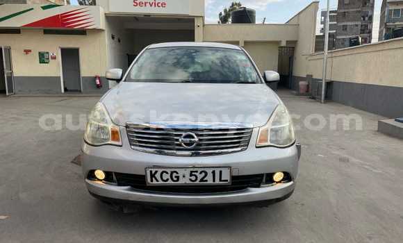 Oofamaa Nissan Sylphy Silver Makiinaa iti Nairobi keessatti Nairobi keessatti