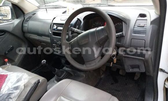 Nunua Ilio tumika Isuzu D–MAX Nyeupe Gari ndani ya Machakos nchini Mashariki ya Kenya Nunua Ilio tumika Isuzu D–MAX Nyeupe Gari ndani ya Machakos nchini Mashariki ya Kenya