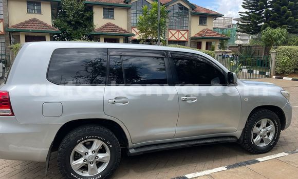 Oofamaa Toyota Land Cruiser Silver Makiinaa iti Nairobi keessatti Nairobi keessatti Oofamaa Toyota Land Cruiser Silver Makiinaa iti Nairobi keessatti Nairobi keessatti