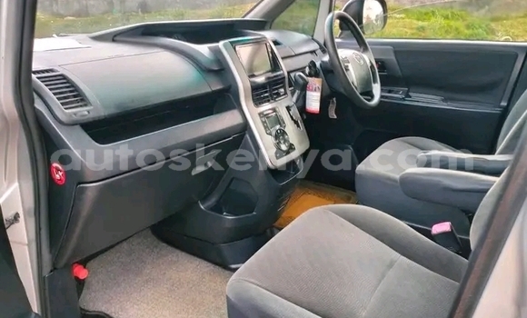 Nunua Ilio tumika Toyota Voxy Fedha Gari ndani ya Nairobi nchini Nairobi Nunua Ilio tumika Toyota Voxy Fedha Gari ndani ya Nairobi nchini Nairobi